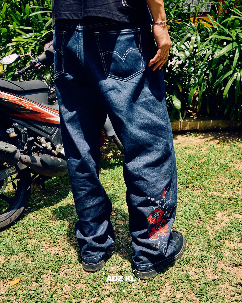 FLORAL DENIM PANTS